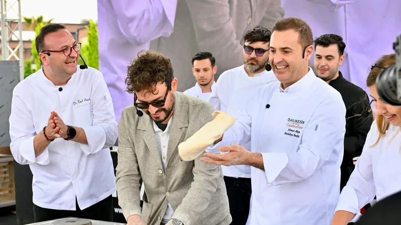 1. Uluslararası Balıkesir GastroFest'te Başkan Ahmet Akın ve ünlü şef