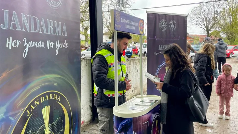 Balıkesir İl Jandarma Komutanlığı, Karesi'de düzenlenen Köy Hayrı'nda 1500 vatandaşa