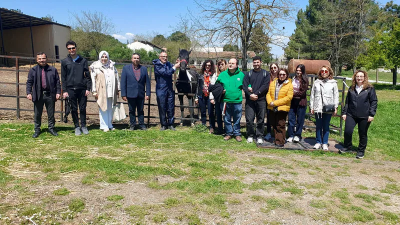 BAÜN Engelliler Haftası'nda çiftlik ortamında öğrencilerle buluştu. Atlarla, kuzularla ve