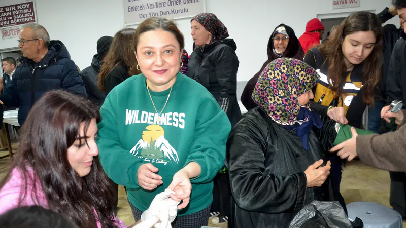 Balıkesir Üniversitesi öğrencileri, Balya ilçesi Kayalar Mahallesi'nde sağlık taraması gerçekleştirdi.