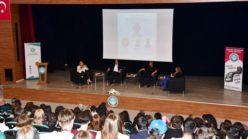 Balıkesir Üniversitesi Turizm Fakültesi'nin düzenlediği 'Turizm Sektöründe Kariyer Yolculuğu' panelinde