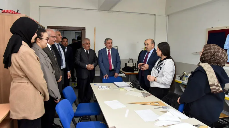 Balıkesir Valisi İsmail Ustaoğlu, Karesi İbrahim Bodur Mesleki Eğitim Merkezini