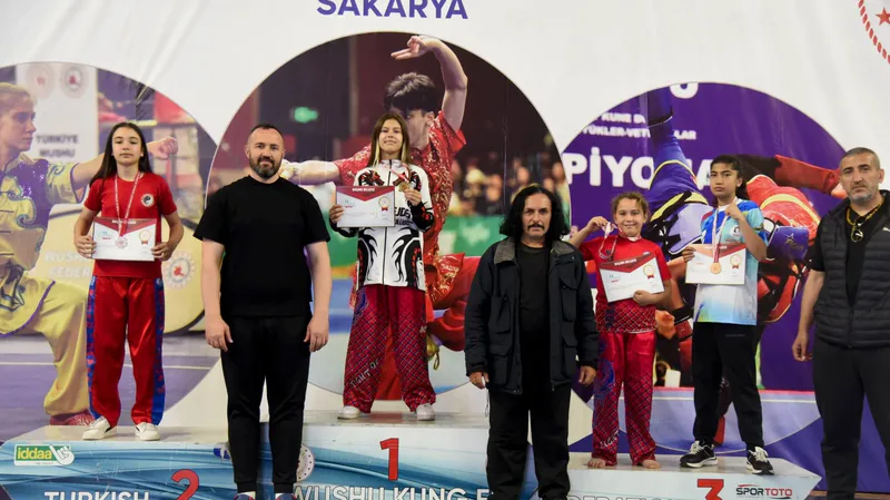 Balıkesirli Wushu sporcuları Sakarya'da düzenlenen Okul Sporları Türkiye Birinciliği'nde 2