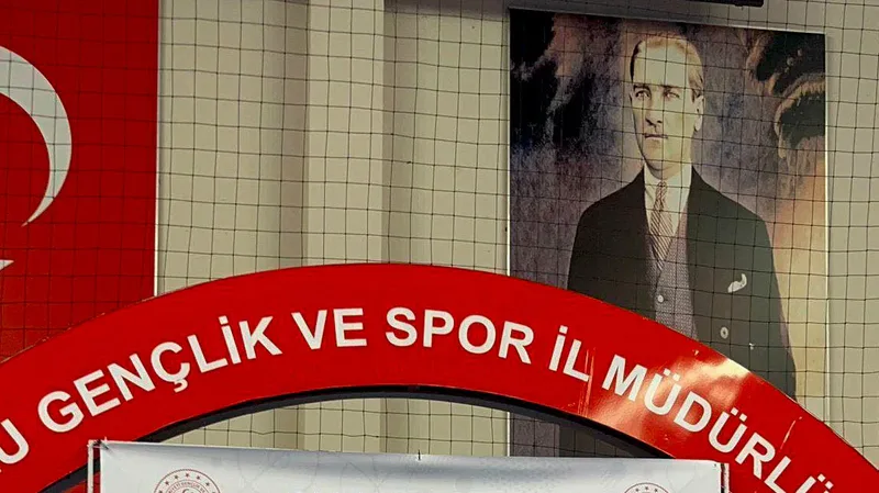Bolu'da düzenlenen Okullar Arası Yıldız Kızlar Güreş Türkiye Şampiyonası'nda Balıkesir,