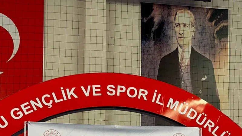 Bolu'da düzenlenen Okullar Arası Yıldız Kızlar Güreş Türkiye Şampiyonası'nda Balıkesirli