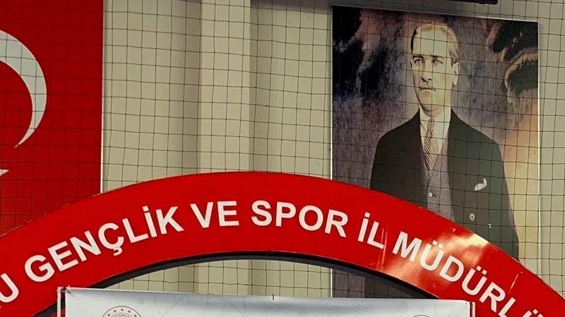 Bolu'da düzenlenen Okullar Arası Yıldız Kızlar Güreş Türkiye Şampiyonası'nda Balıkesirli