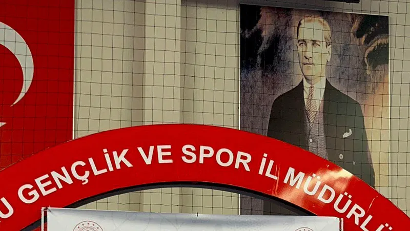 Balıkesirli genç güreşçiler Bolu'da düzenlenen Okullar Arası Yıldız Kızlar Güreş