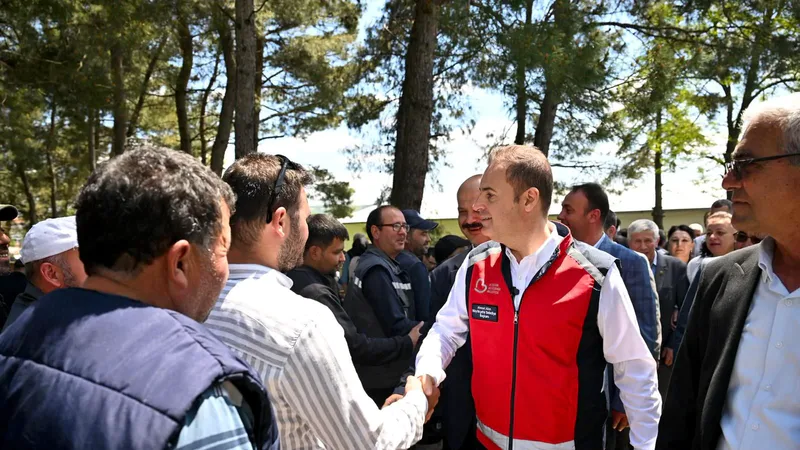 Balıkesir Büyükşehir Belediye Başkanı Ahmet Akın, İvrindi Yağlılar Mahallesi'nde düzenlenen