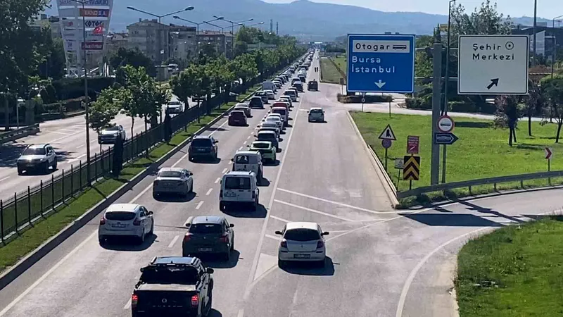 Kurban Bayramı'nın 4'üncü gününde tatil dönüşü başladı. Bursa-Ankara kara yolu