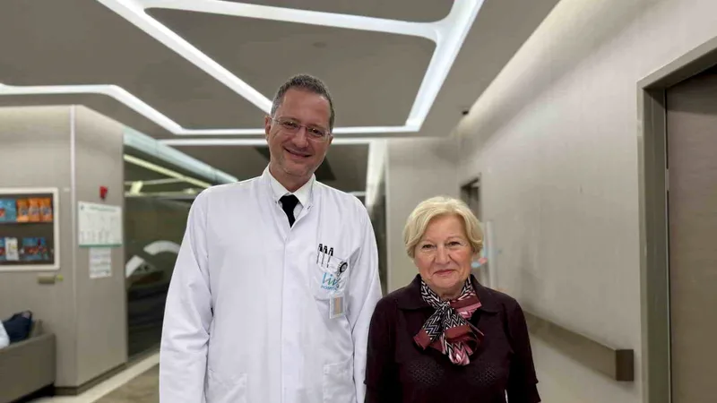 İstanbul'da 77 yaşındaki hastada belirti vermeden ilerleyen aort genişlemesi, düzenli