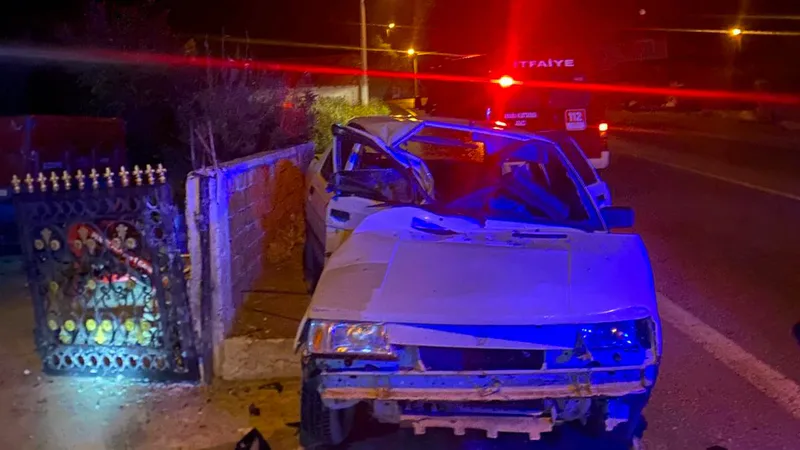 Balıkesir Bigadiç'te gece meydana gelen trafik kazasında kontrolden çıkan otomobil