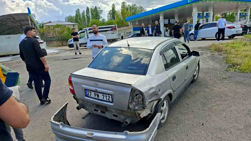 Bingöl'de Bingöl-Diyarbakır ve Bingöl-Erzurum karayollarında meydana gelen 3 ayrı trafik