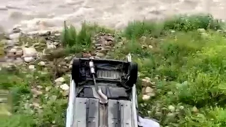 Bolu'nun Mengen ilçesinde bir hafif ticari araç, yaklaşık 5 metre