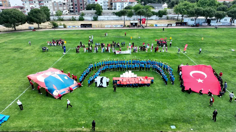 Burhaniye'de 19 Mayıs Atatürk'ü Anma, Gençlik ve Spor Bayramı coşkuyla