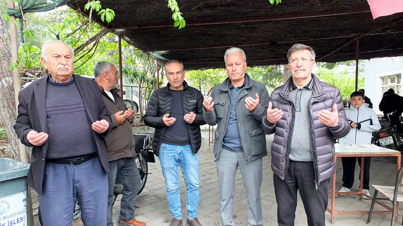 Burhaniye Bahadınlı Mahallesi'nde düzenlenen geleneksel çiftçi hayrı yemeği yaklaşık 2