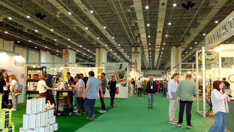 Burhaniyeli zeytin üreticileri, İzmir'de düzenlenen Olivtech 12'nci Zeytin, Zeytinyağı ve