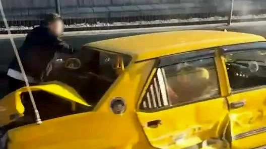 Bursa'da alkollü sürücü direksiyon hakimiyetini kaybederek yol kenarındaki bariyerlere çarptı.