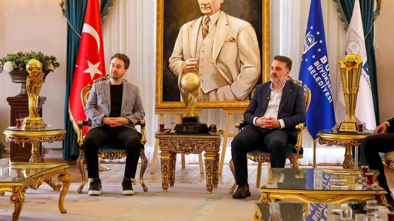 Bursa Büyükşehir Belediyespor Kadın Hentbol Takımı, sezonu 3 kupayla tamamlamasının