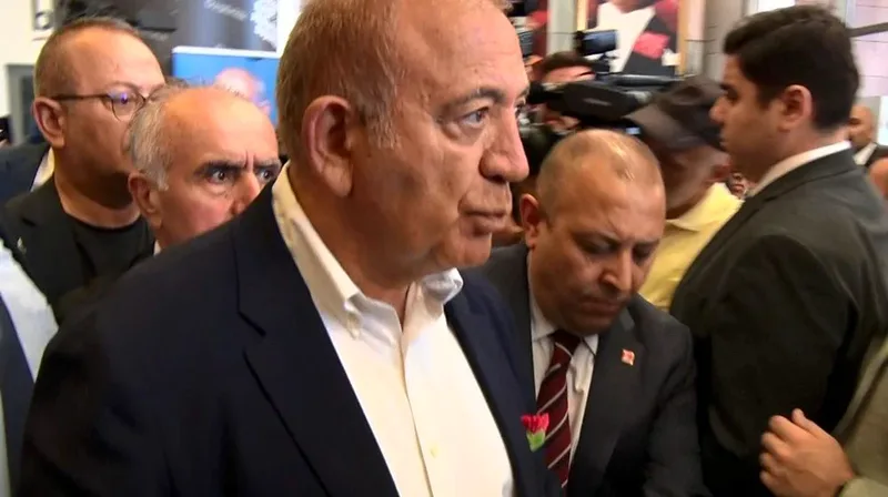 CHP'li Gürsel Tekin, Kemal Kılıçdaroğlu'nun 2,5 yıl aradan sonra CHP