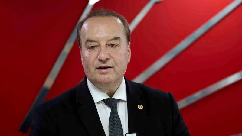CHP Karabük İl Başkanlığında düzenlenen bayramlaşma programında, partililerin milletvekili Cevdet