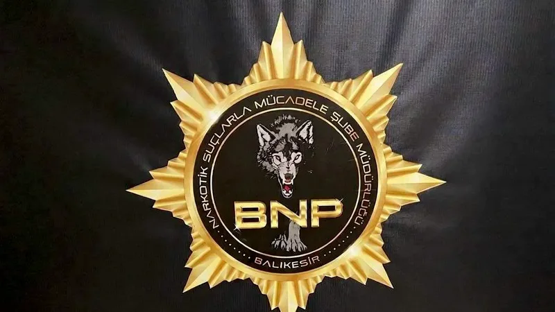 Balıkesir'de polis ekipleri şüpheli bir araçta yaptığı aramada, cips poşeti