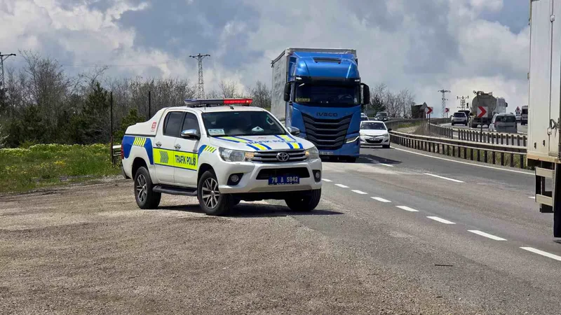 Karabük Valiliği, Kurban Bayramı dönüşü için D100 karayolunda kamyon, çekici