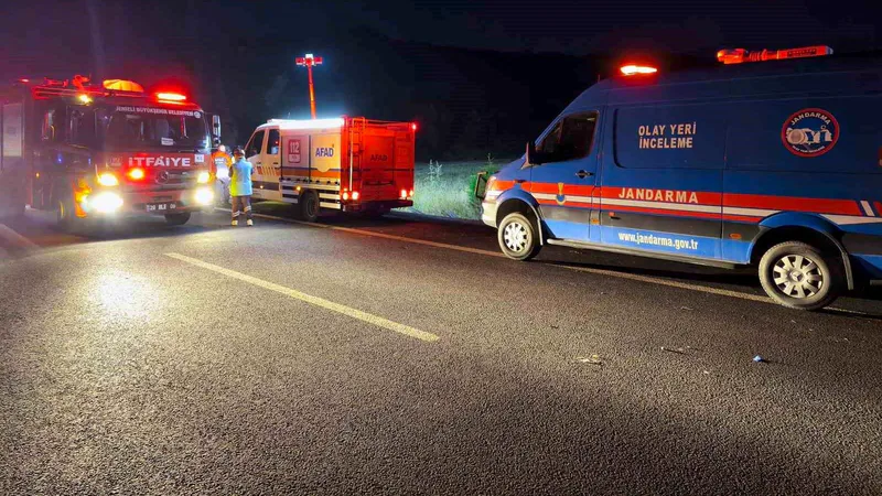 Denizli-Aydın Otoyolu Sarayköy ilçesi yakınlarında kontrolden çıkan yolcu otobüsünün bariyerlere