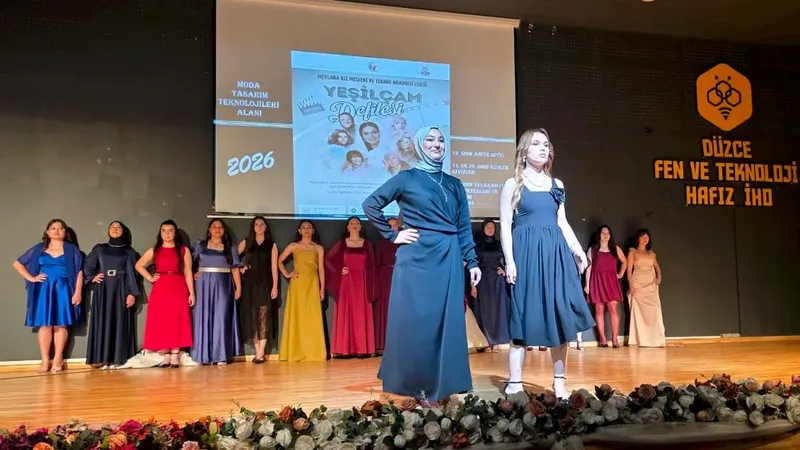 Düzce Mevlana Mesleki ve Teknik Anadolu Lisesi öğrencileri, moda tasarım