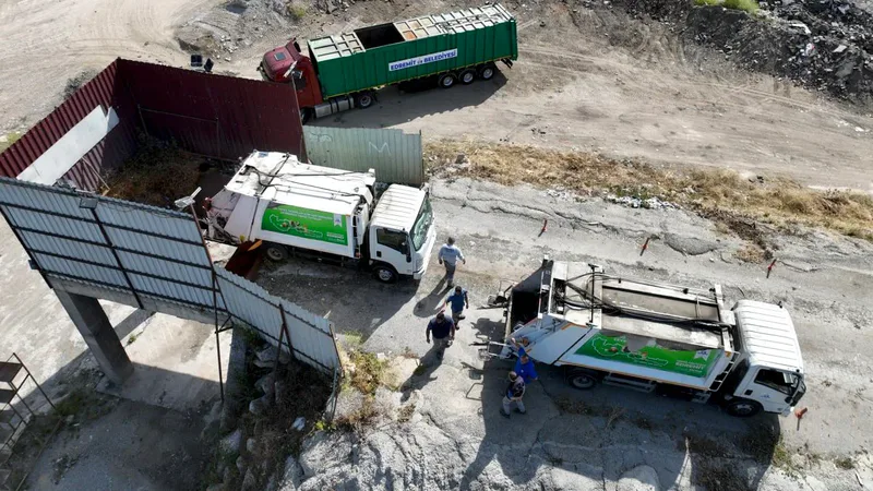 Edremit Belediyesi, araç filomasına 7 yeni araç kazandırdı. Semi treyler