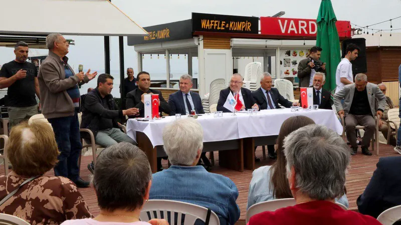 Edremit Belediye Başkanı Mehmet Ertaş, şeffaf belediyecilik anlayışıyla düzenlediği halk