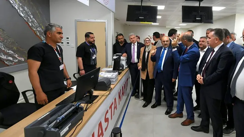 Edremit Devlet Hastanesi'nin yeni acil servis binası törenle hizmete açıldı.