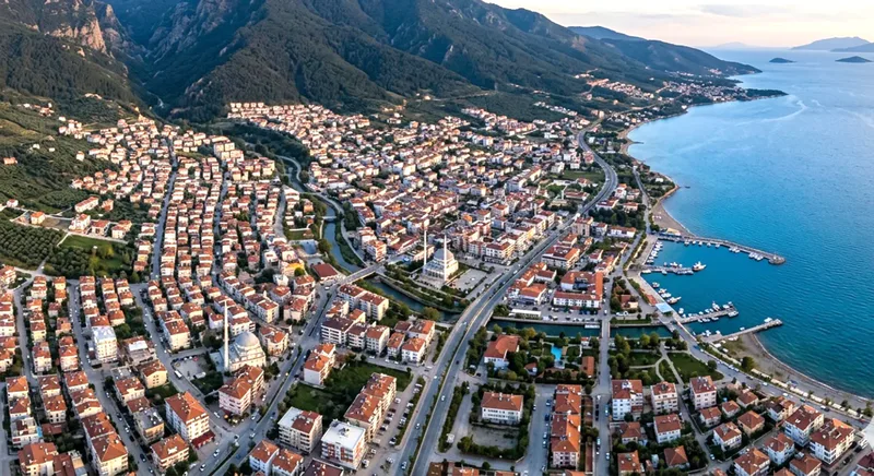 AK Parti Edremit İlçe Başkanı Rıfat Ertaş, yıllardır çözüm bekleyen
