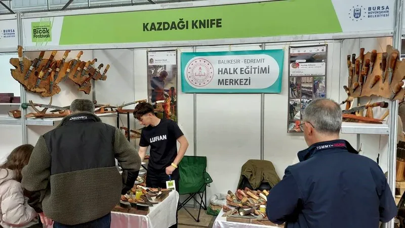 Edremit Halk Eğitimi Merkezi'ndeki El Yapımı Bıçakçılık Kursu, geleneksel el