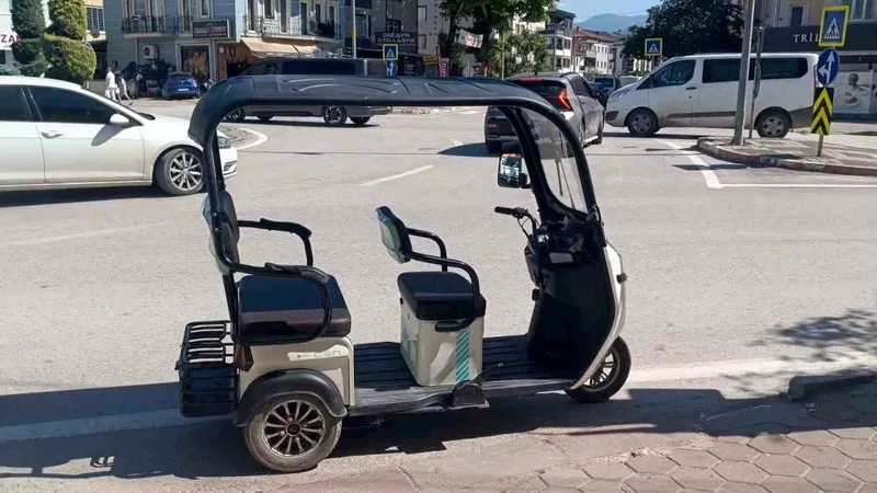 Bursa'nın İnegöl ilçesinde elektrikli motor (treeporter) devrilmesi sonucu 1'i çocuk