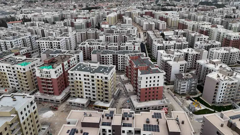 6 Şubat depremlerinde yerle bir olan Antakya Emek Mahallesi'nde yeniden