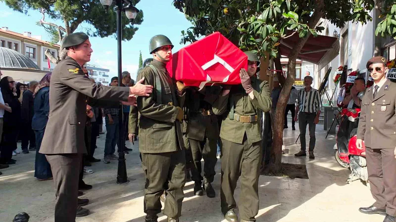 Balıkesir Burhaniye'de 84 yaşında vefat eden emekli astsubay İsmet Hancı,