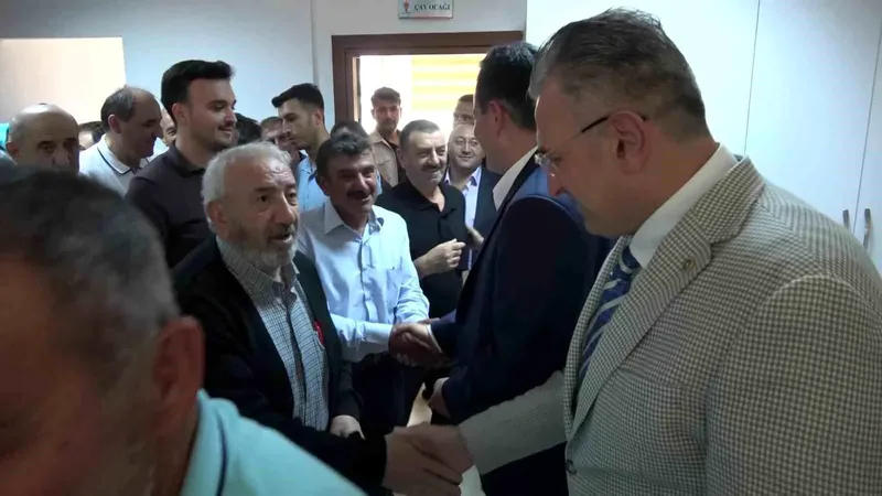 Amasya'da AK Parti bayramlaşma programında emekli bir partili, 17 milyon