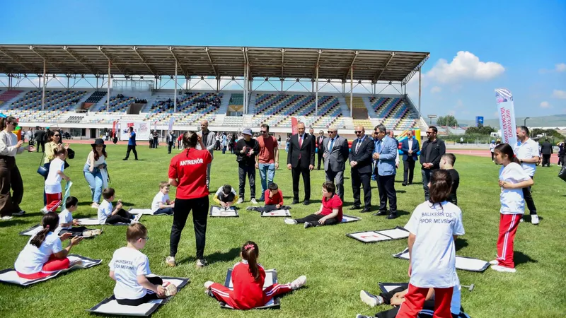 Balıkesir'de Engelliler Haftası kapsamında özel eğitim okulu öğrencileri için büyük