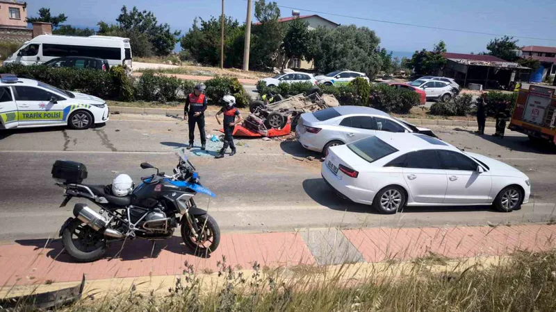 Mersin'in Erdemli ilçesinde Tırtar Mahallesi'ndeki D-400 Karayolu üzerinde 4 otomobilin