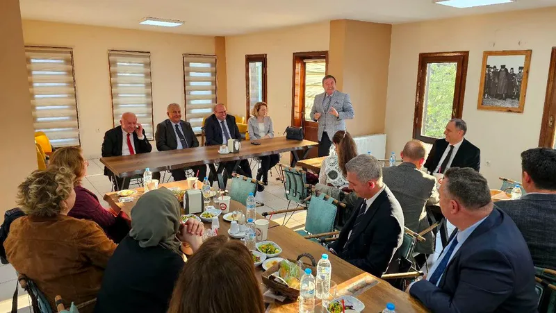 Susurluk İlçe Millî Eğitim Şube Müdürü Fahrettin Yüksel, düzenlenen veda