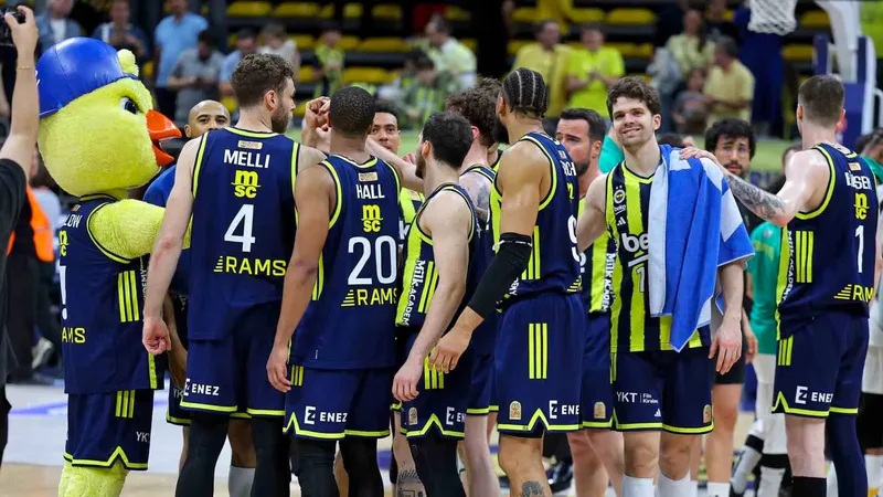 Türkiye Sigorta Basketbol Süper Ligi play-off yarı final serisinde Fenerbahçe