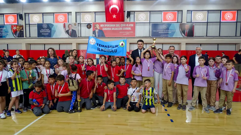 Balıkesir Gençlik ve Spor İl Müdürlüğü'nün organize ettiği Geleneksel Çocuk