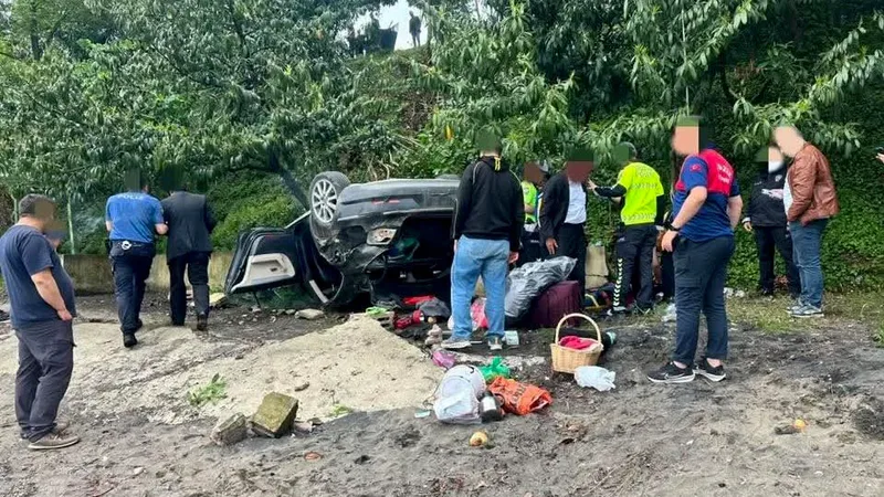 Giresun'un Piraziz ilçesinde, sürücünün ani bir manevra yapması sonucu kontrolden