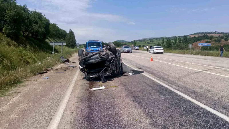 Adıyaman'ın Gölbaşı ilçesinde kontrolden çıkan otomobilin takla atması sonucu 2