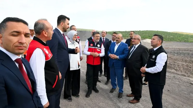 Balıkesir Gönen'de kurulan jeotermal sera projesi dünyada bir ilk olacak.