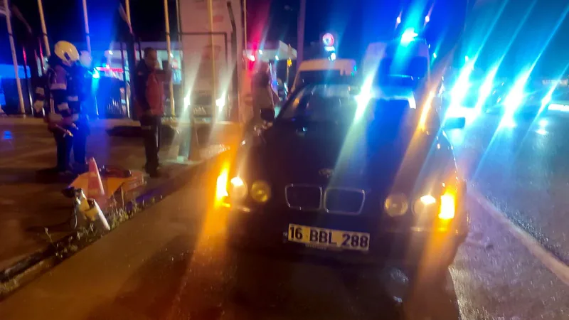Havran Tekke Mahallesi'nde gece yarısı meydana gelen feci trafik kazasında