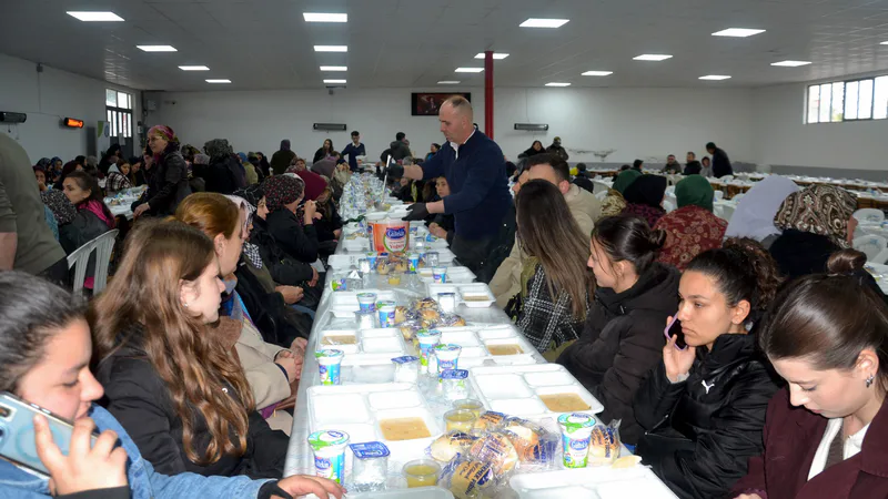 Balya Kayalar Mahallesi'nde geleneksel Hıdırellez hayır yemeği ve şenliği düzenlendi.