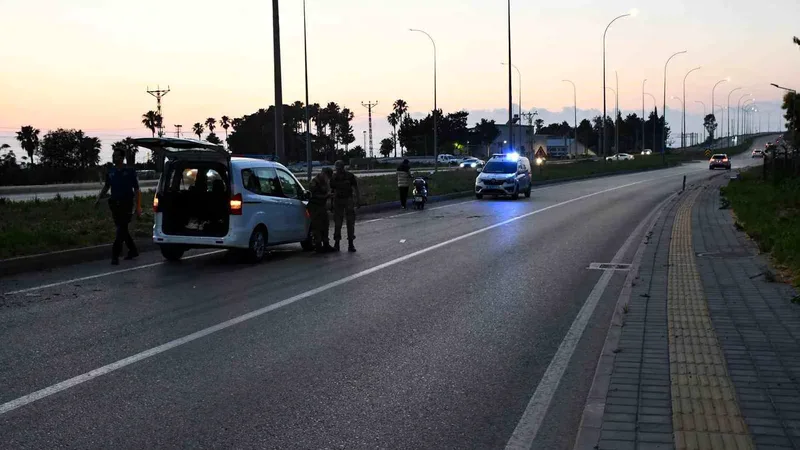 Hatay'ın İskenderun ilçesinde kontrolden çıkan motosikletin devrilmesi sonucu 2 kişi