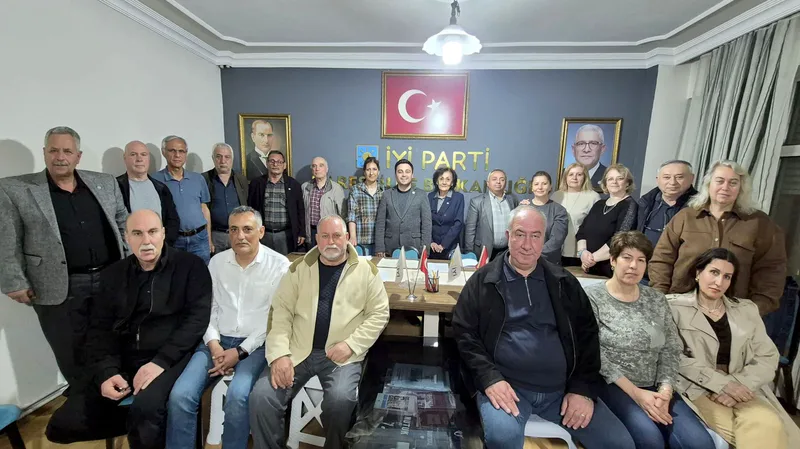 İYİ Parti Karesi İlçe Başkanı Cahit Can Tekin başkanlığında yapılan
