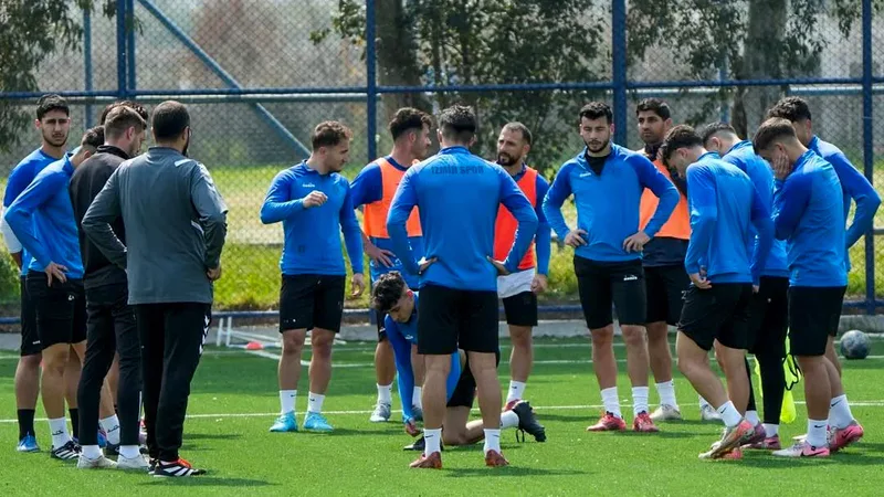 İzmirspor, Bölgesel Amatör Lig (BAL) 8. Grup'ta 15 takım arasında